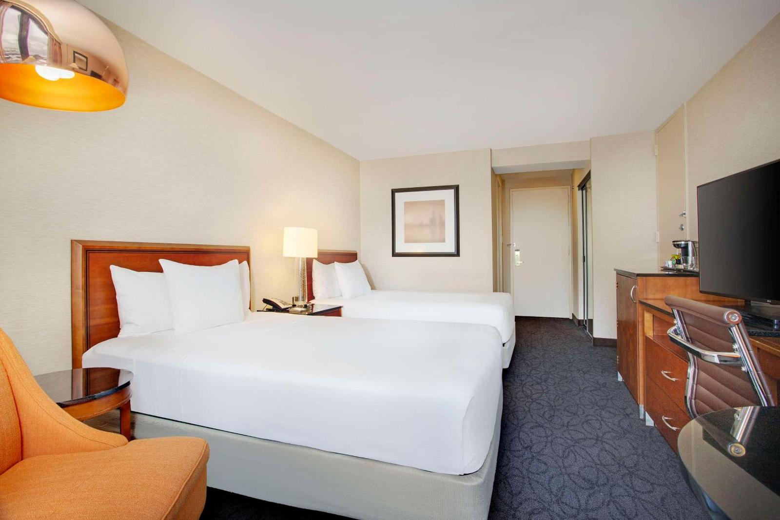 Hilton Chicago O'Hare Airport Main image 1
